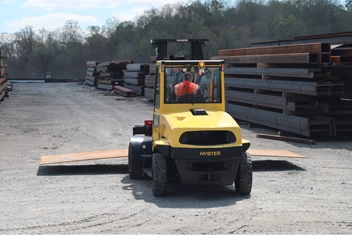 BALANCING PERFORMANCE AND COST: HOW TO CONFIGURE FORKLIFTS 